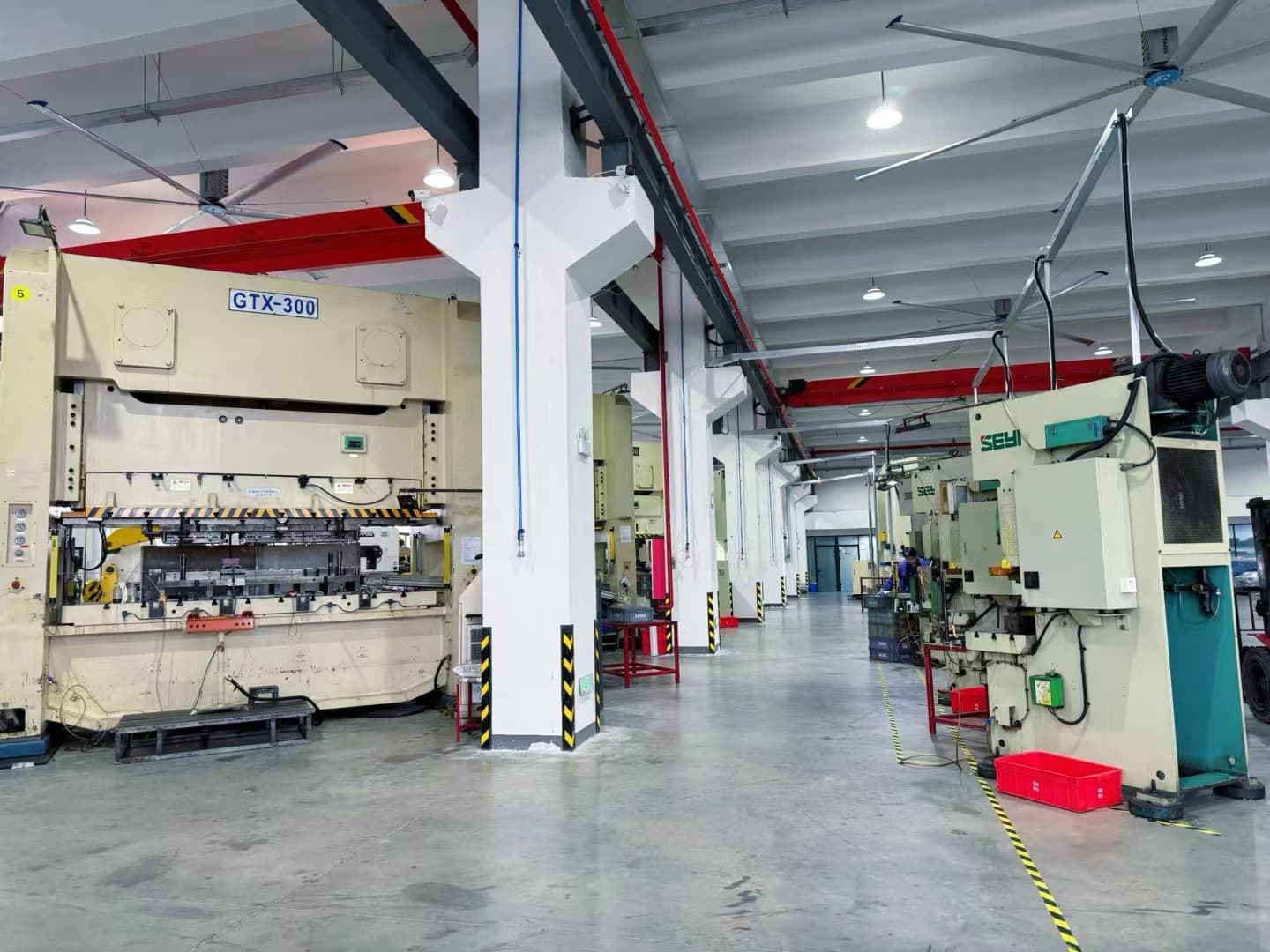 Press shop floor with a GTX-300 straight-side press and a row of C-frame presses